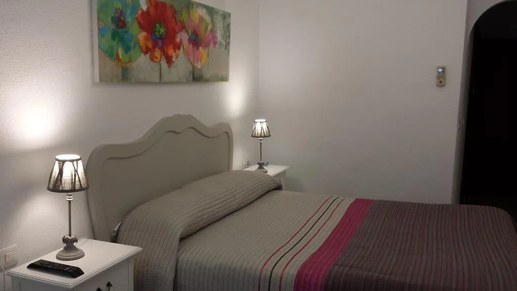 Guest house Hostal Tres Soles Hotel Nerja