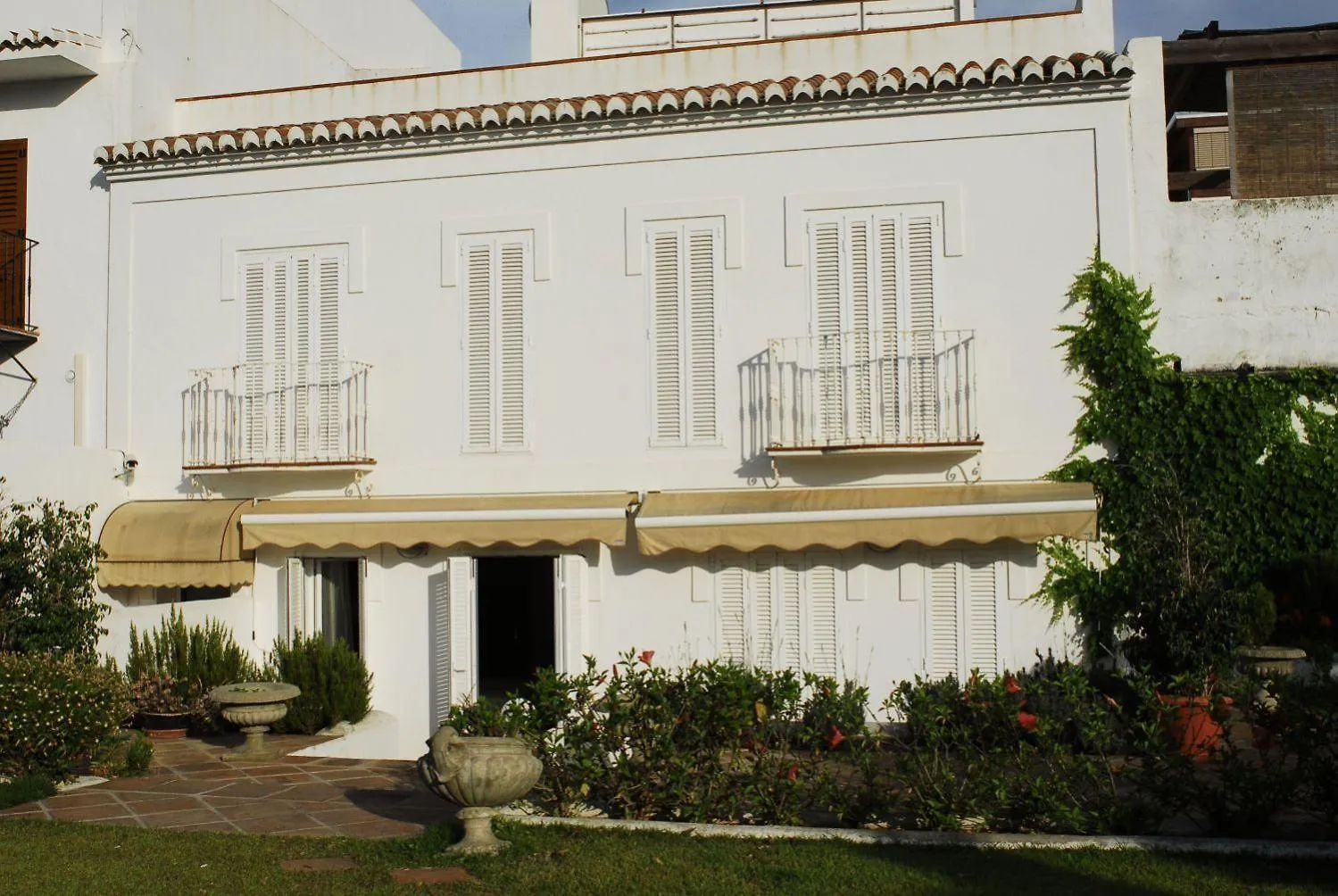 Guest house Hostal Tres Soles Hotel Nerja