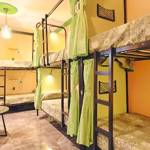  Hostel Charming