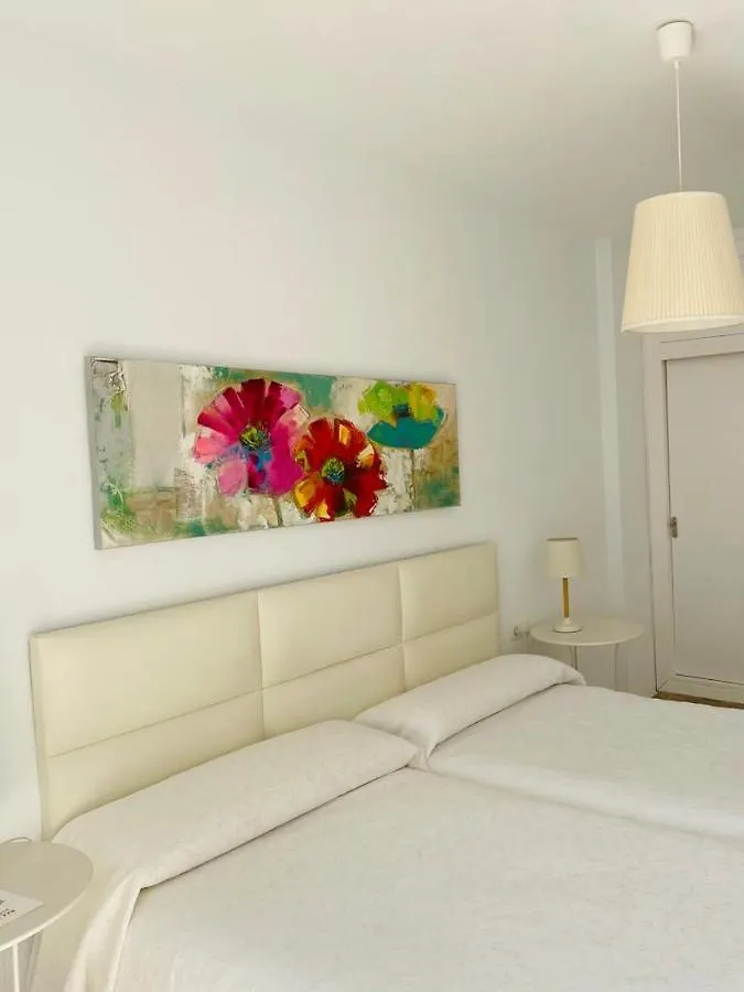 Hostal Tres Soles Nerja Espanha